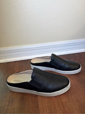 Vionic Black Leather Slip On Mule Sneakers Women’s Size 9 Comfort Shoes